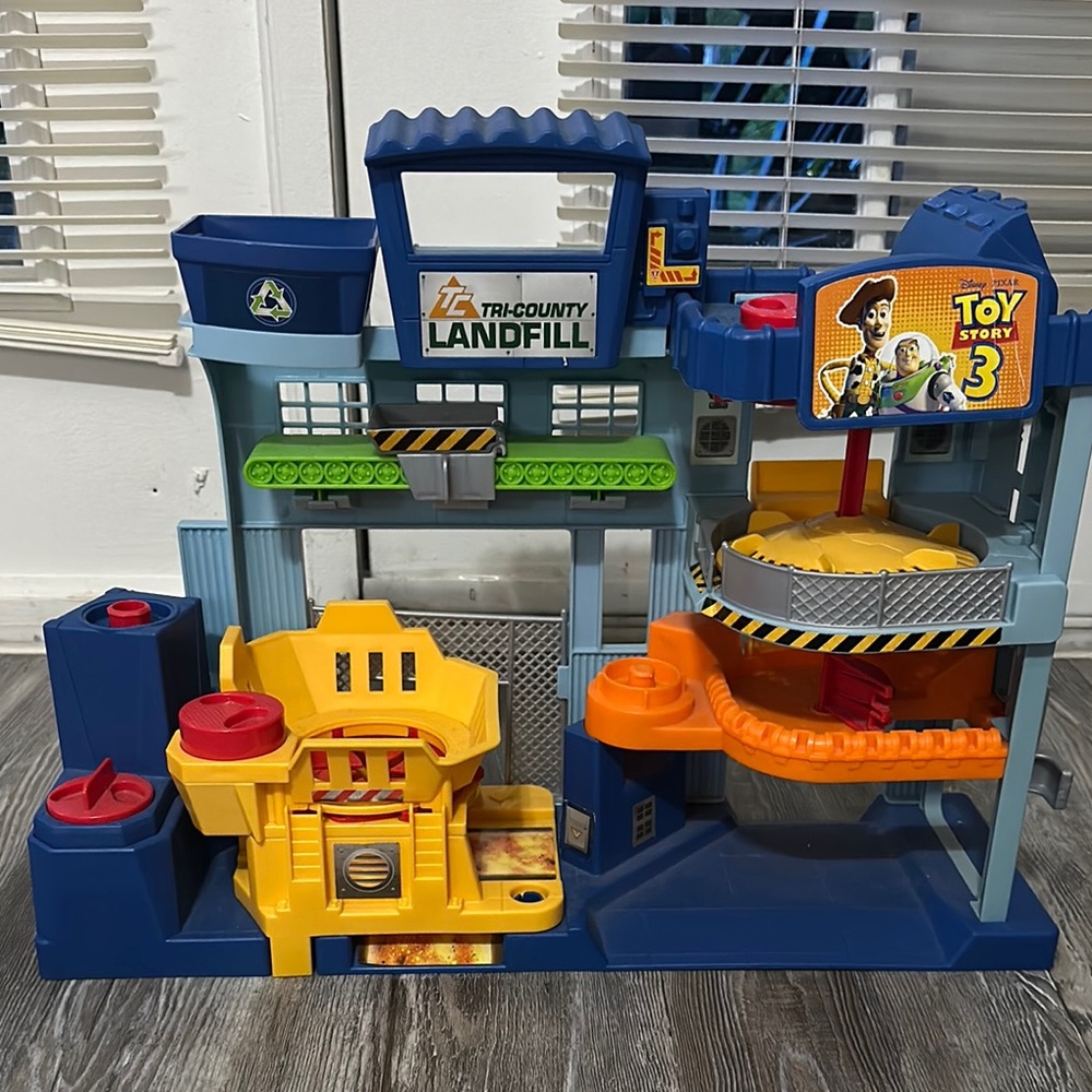 Fisher-Price Toy Story 3 Landfill Playset - Blue, Yellow, Red
